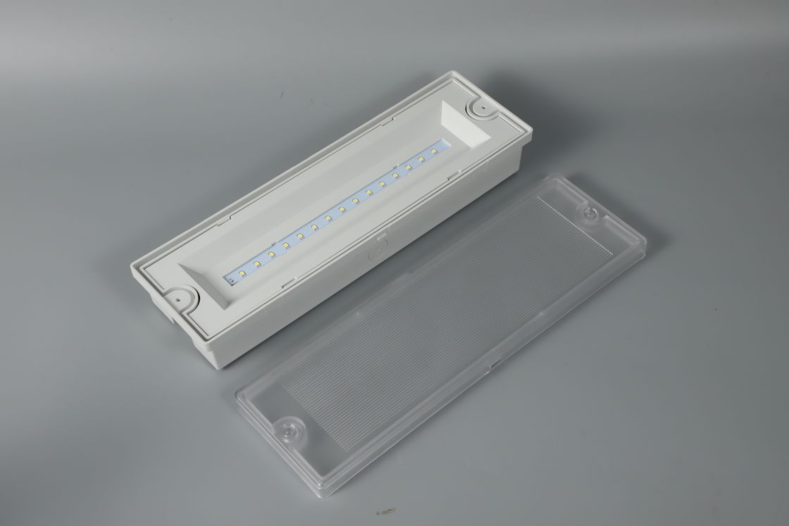 維持されていない防水LED緊急ライト IP65 湿った位置 220V 240V 7.5W L130MN